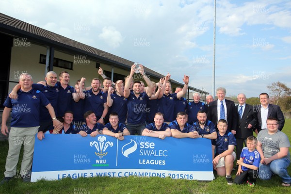 070516 - New Dock Stars - SSE SWALEC League 3 West  C Champions - Captain Ben Collard and his players celebrate with the trophy