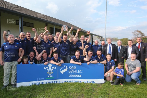 070516 - New Dock Stars - SSE SWALEC League 3 West  C Champions - Captain Ben Collard and his players celebrate with the trophy