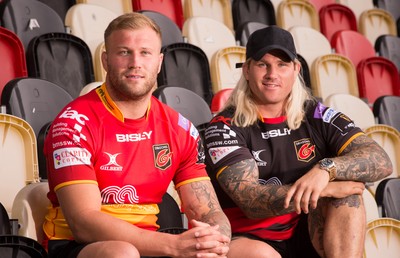 240518 - New Dragons Signings - New Dragons signings Richard Hibbard, right, and Ross Moriarty at Rodney Parade