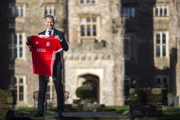 150118 - Picture shows new Wales football manager Ryan Giggs at his first press conference - 