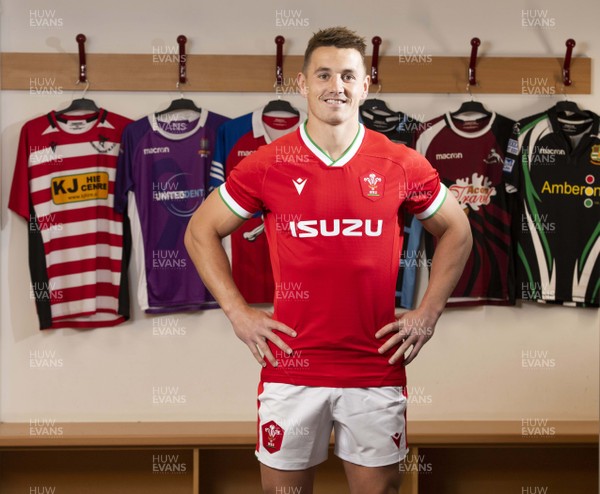 141020 -  Jonathan Davies wears the new Macron Welsh rugby home jersey