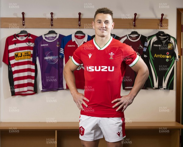 141020 -  Jonathan Davies wears the new Macron Welsh rugby home jersey