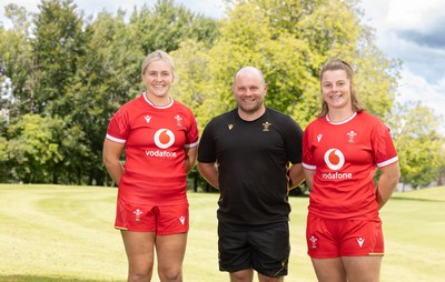 070725  Wales Women Rugby Squad - New Wales Senior Women co-captains Alex Callender, left and Kate Williams with Sean Lynn, Wales Women head coach