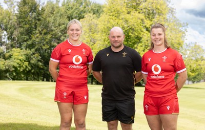070725  Wales Women Rugby Squad - New Wales Senior Women co-captains Alex Callender, left and Kate Williams with Sean Lynn, Wales Women head coach