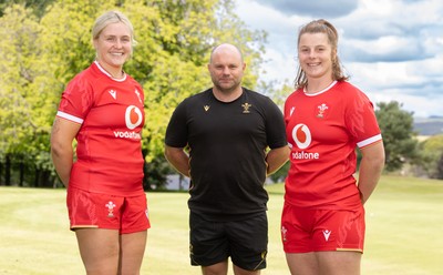 070725  Wales Women Rugby Squad - New Wales Senior Women co-captains Alex Callender, left and Kate Williams with Sean Lynn, Wales Women head coach