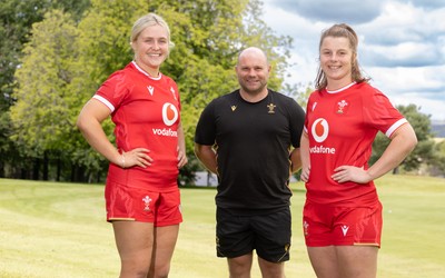 070725  Wales Women Rugby Squad - New Wales Senior Women co-captains Alex Callender, left and Kate Williams with Sean Lynn, Wales Women head coach