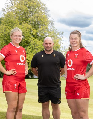 070725  Wales Women Rugby Squad - New Wales Senior Women co-captains Alex Callender, left and Kate Williams with Sean Lynn, Wales Women head coach