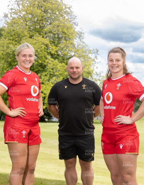 070725  Wales Women Rugby Squad - New Wales Senior Women co-captains Alex Callender, left and Kate Williams with Sean Lynn, Wales Women head coach