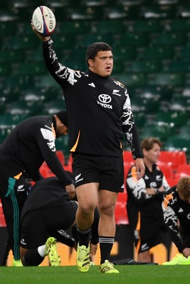 211125 - New Zealand Rugby Captains Run - Tamaiti Williams during training ahead of the game against Wales tomorrow
