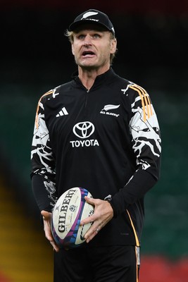 211125 - New Zealand Rugby Captains Run - Scott Robertson, New Zealand Head Coach during training ahead of the game against Wales tomorrow