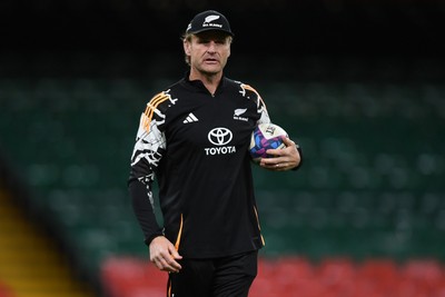 211125 - New Zealand Rugby Captains Run - Scott Robertson, New Zealand Head Coach during training ahead of the game against Wales tomorrow