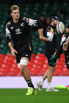 211125 - New Zealand Rugby Captains Run - Sam Darry during training ahead of the game against Wales tomorrow