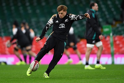 211125 - New Zealand Rugby Captains Run - Ruben Love during training ahead of the game against Wales tomorrow