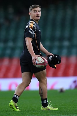 211125 - New Zealand Rugby Captains Run - Cortez Ratima during training ahead of the game against Wales tomorrow