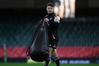 211125 - New Zealand Rugby Captains Run - Beauden Barrett during training ahead of the game against Wales tomorrow