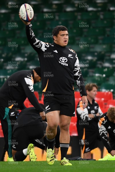 211125 - New Zealand Rugby Captains Run - Tamaiti Williams during training ahead of the game against Wales tomorrow