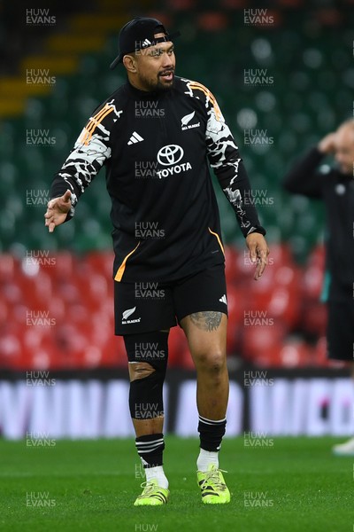 211125 - New Zealand Rugby Captains Run - Ardie Savea during training ahead of the game against Wales tomorrow