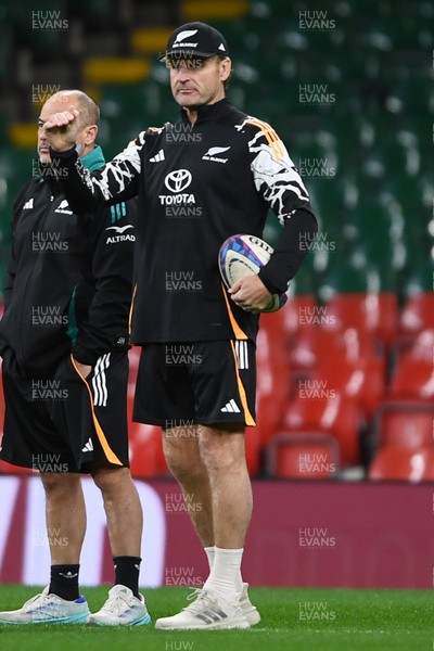 211125 - New Zealand Rugby Captains Run - Scott Robertson, New Zealand Head Coach during training ahead of the game against Wales tomorrow