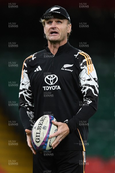 211125 - New Zealand Rugby Captains Run - Scott Robertson, New Zealand Head Coach during training ahead of the game against Wales tomorrow