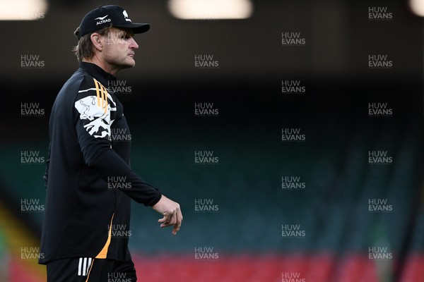211125 - New Zealand Rugby Captains Run - Scott Robertson, New Zealand Head Coach during training ahead of the game against Wales tomorrow