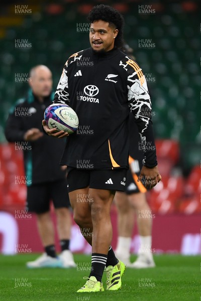 211125 - New Zealand Rugby Captains Run - Leicester Fainga'anuku during training ahead of the game against Wales tomorrow