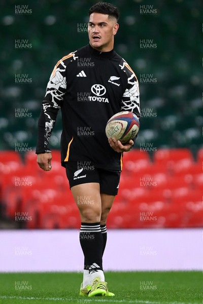 211125 - New Zealand Rugby Captains Run - Quinn Tupaea during training ahead of the game against Wales tomorrow