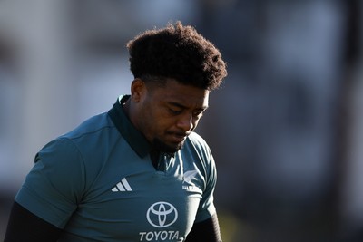 181125 - New Zealand Rugby Training - Emoni Narawa during training ahead of their upcoming match against Wales