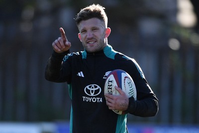 181125 - New Zealand Rugby Training - Damian McKenzie during training ahead of their upcoming match against Wales