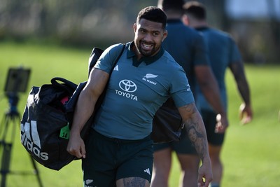181125 - New Zealand Rugby Training - Ardie Savea during training ahead of their upcoming match against Wales