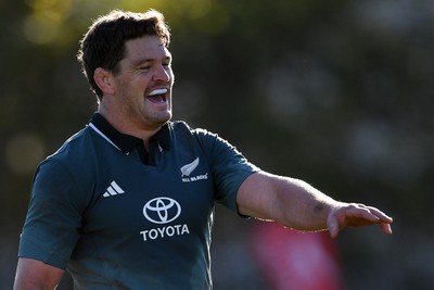 181125 - New Zealand Rugby Training - Luke Jacobson during training ahead of their upcoming match against Wales