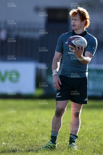 181125 - New Zealand Rugby Training - Finlay Christie during training ahead of their upcoming match against Wales