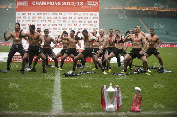 120513 - New Zealand - HSBC Sevens World Series -  Champions -New Zealand perform the Haka after they are crowned series champions after a convincing win over Australia at Twickenham