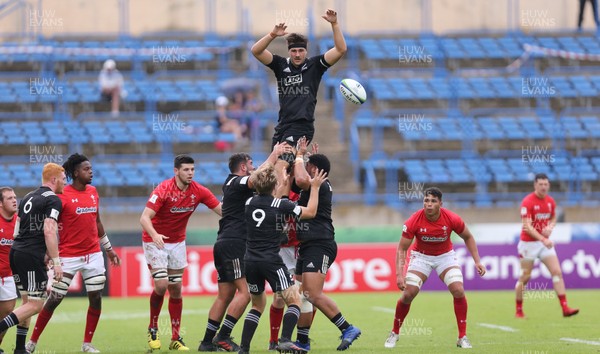 030618 - New Zealand U20 v Wales U20, World Rugby U20 Championship 2018, Pool A - Laghlan McWhannell of New Zealand wins the line out ball