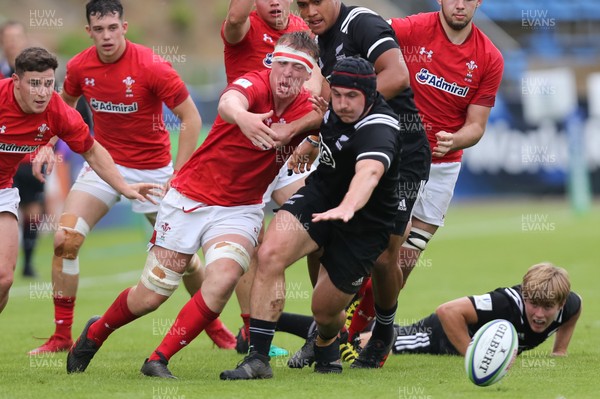 030618 - New Zealand U20 v Wales U20, World Rugby U20 Championship 2018, Pool A - Tommy Reffell of Wales and Ricky Jackson of New Zealand compete for the ball