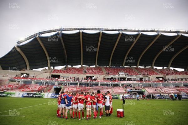 030618 - New Zealand U20 v Wales U20, World Rugby U20 Championship 2018, Pool A - The Welsh team huddle together at the end of the match