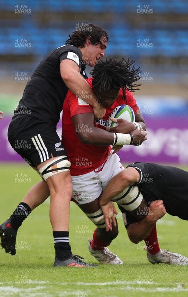 030618 - New Zealand U20 v Wales U20, World Rugby U20 Championship 2018, Pool A - Max Williams of Wales takes on Tom Christie of New Zealand and Devan Flanders of New Zealand