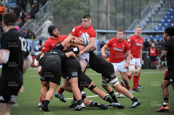 170619 - New Zealand U20 v Wales U20 - World Rugby Under 20 Championship - 5th Place Semi-Final -  Morgan Jones of Wales rips the ball from the New Zealand players as they rumble in a driving maul