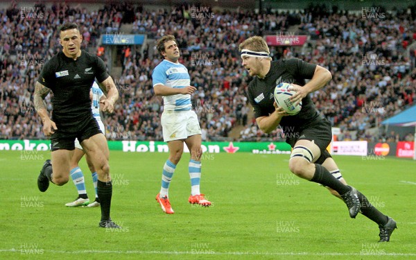 200915  - New Zealand vs Argentina -  IRB Rugby World Cup 2015 Group C -Sam Cane scores New Zealand's winning try