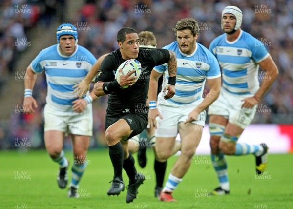 200915  - New Zealand vs Argentina -  IRB Rugby World Cup 2015 Group C -Aaron Smith of New Zealand powers forward