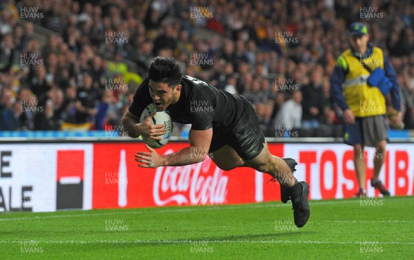 311015 - New Zealand v Australia - Rugby World Cup Final 2015 -Nehe Milner-Skudder of New Zealand scores try