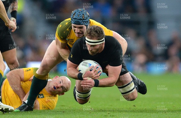 311015 - New Zealand v Australia - Rugby World Cup Final 2015 -Kieran Read of New Zealand is tackled by David Pocock of Australia