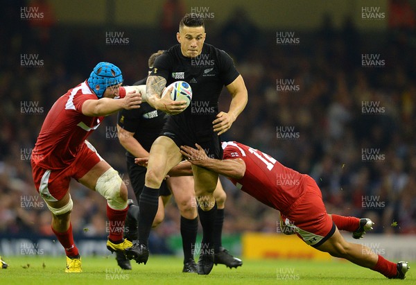 021015 - New Zealand v Fiji - Rugby World Cup 2015 -Sonny Bill Williams of New Zealand is tackled by Giorgi Chkhaidze and Lasha Malaguradze of Georgia