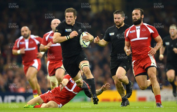 021015 - New Zealand v Fiji - Rugby World Cup 2015 -Richie McCaw of New Zealand gets into space