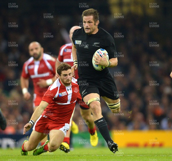 021015 - New Zealand v Fiji - Rugby World Cup 2015 -Richie McCaw of New Zealand gets into space