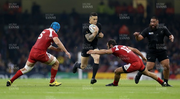 021015 - New Zealand v Georgia - Rugby World Cup - Sonny Bill Williams of New Zealand is tackled by Tamaz Mchedlidze of Georgia