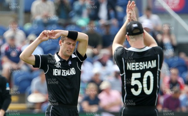 010619 - New Zealand v Sri Lanka - ICC Cricket Worls Cup 2019 - A frustrated Matt Henry of New Zealand