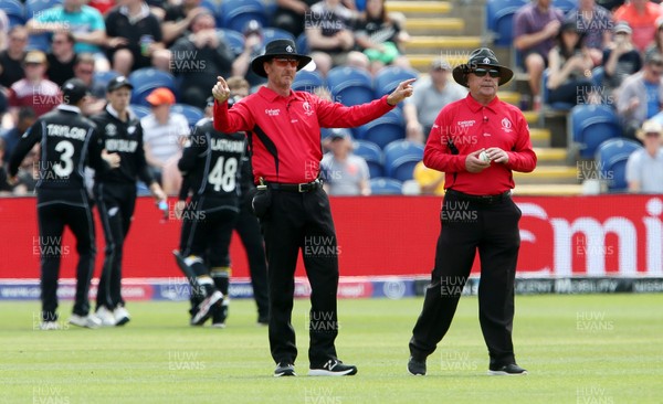 010619 - New Zealand v Sri Lanka - ICC Cricket Worls Cup 2019 - The umpire signals for a tv review of the final wicket