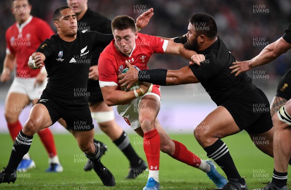 011119 - New Zealand v Wales - Rugby World Cup Bronze Final - Josh Adams of Wales is tackled by Aaron Smith and Nepo Laulala of New Zealand