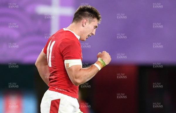 011119 - New Zealand v Wales - Rugby World Cup Bronze Final - Josh Adams of Wales celebrates scoring a try