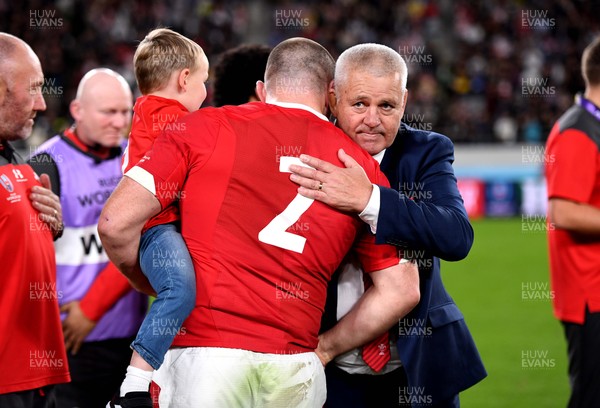 011119 - New Zealand v Wales - Rugby World Cup Bronze Final - Warren Gatland and Ken Owens of Wales at the end of the game